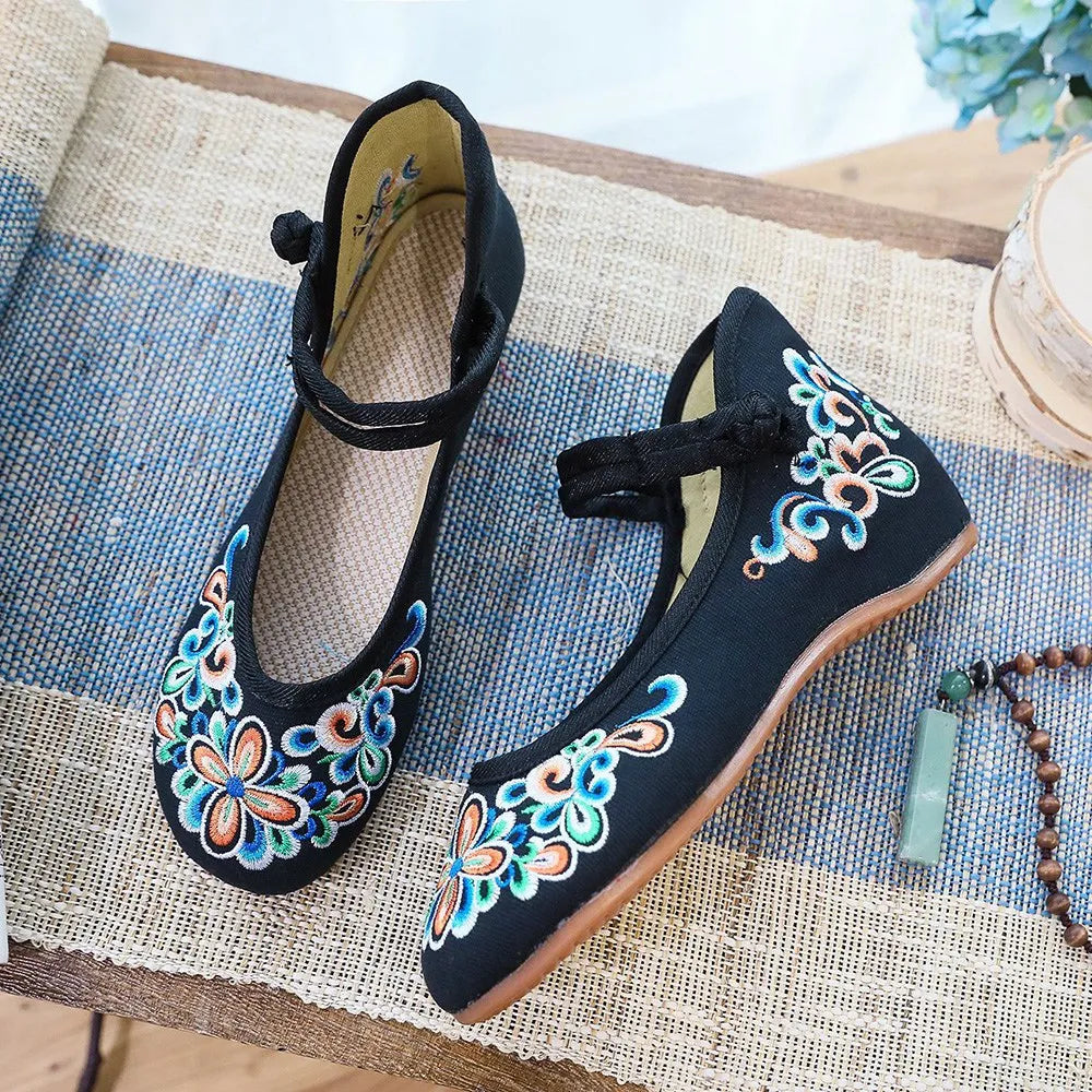 Vintage Embroidery Ballerina Round Toe Flat Shoes